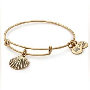ANI AND ALEX Gold Sea Shell Bangle